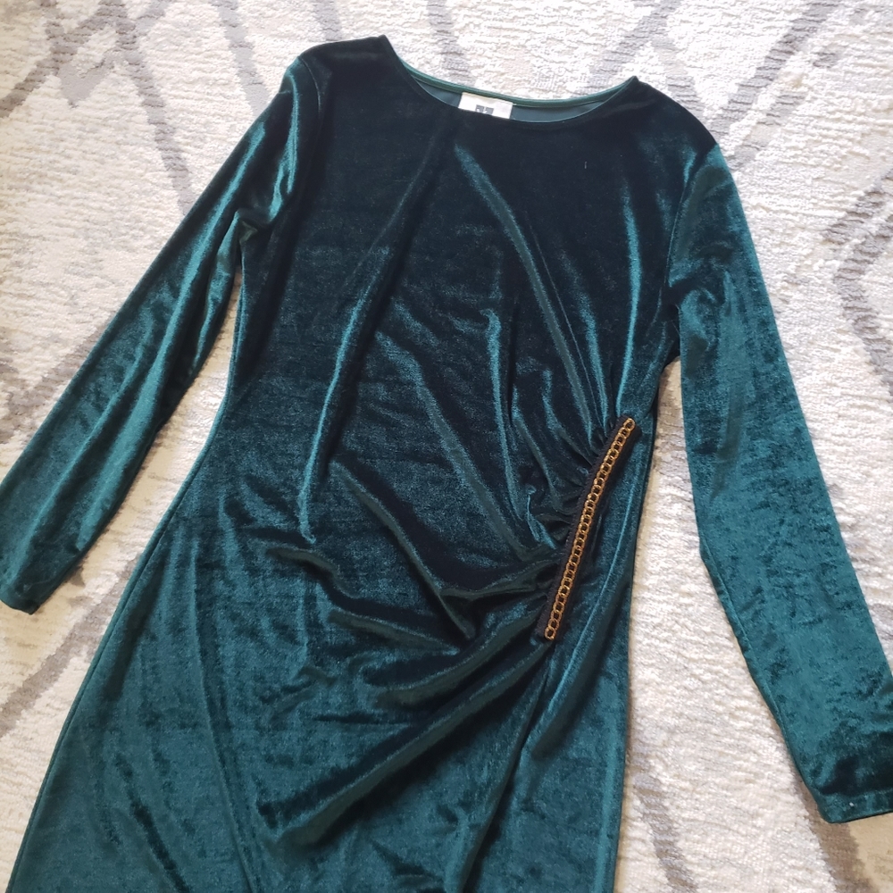 💫3/$50💫Vicky and Lucas Velour Dress - Picture 2 of 5